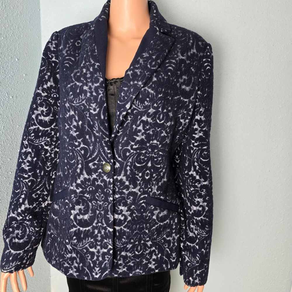 Cabi Navy Damask Knit Blazer Jacket Silver Scroll Crest Button‎ 109 Size 6